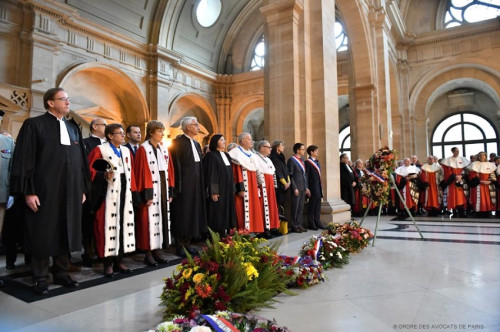 Commemorations personnalit avec gerbe